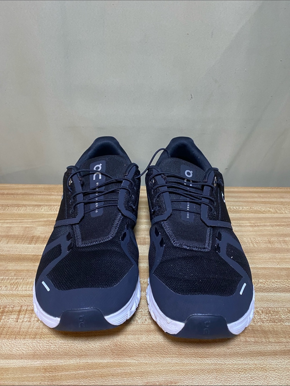 On Running Black and White Men's Athletic Running Shoes size 10 - Picture 4 of 7